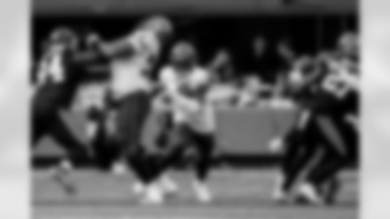 CHARLOTTE, NC - December 21, 2025 - Running Back Rachaad White #1 of the Tampa Bay Buccaneers during the game between the Tampa Bay Buccaneers and Carolina Panthers. The Bucs lost the game, 23-20. Photo By Tori Richman/Tampa Bay Buccaneers