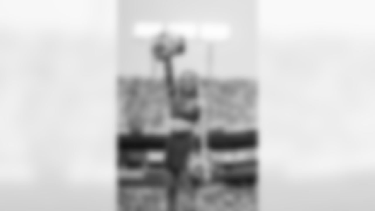 TAMPA, FL - November 09, 2025 - Tampa Bay Buccaneers Cheerleaders before the game between the New England Patriots and Tampa Bay Buccaneers. The Bucs lost the game, 28-23. Photo By Kyle Zedaker/Tampa Bay Buccaneers