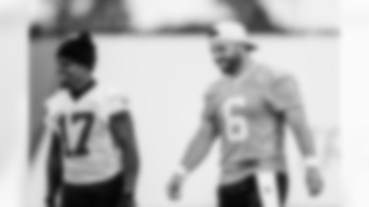 TAMPA, FL - May 13, 2025 - Wide Receiver Sterling Shepard #17 and Quarterback Baker Mayfield #6 of the Tampa Bay Buccaneers during Phase 2 workouts at AdventHealth Training Center. Photo By Tori Richman/Tampa Bay Buccaneers