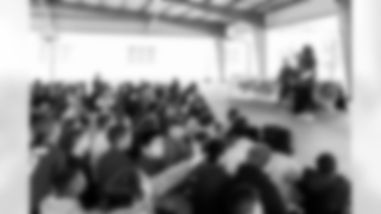 TAMPA, FL - February 23, 2024 - Running Back Rachaad White #1 of the Tampa Bay Buccaneers speaks to students during the Digital Divide Celebration at Tampa Bay Boulevard Elementary School. Photo By Tori Richman/Tampa Bay Buccaneers