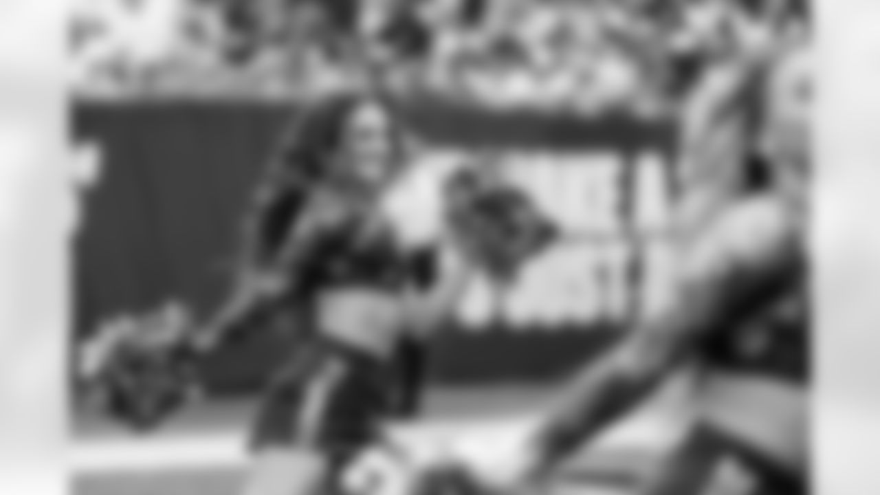 TAMPA, FL - November 09, 2025 - Tampa Bay Buccaneers Cheerleaders during the game between the New England Patriots and Tampa Bay Buccaneers. The Bucs lost the game, 28-23. Photo By Tori Richman/Tampa Bay Buccaneers