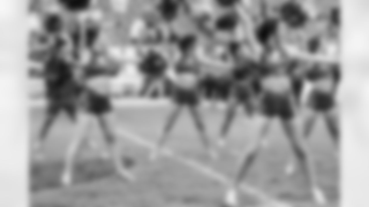 TAMPA, FL - December 07, 2025 - The Tampa Bay Buccaneers and New Orleans Saints during a regular season game at Raymond James Stadium. The Bucs lost the game, 24-20. Photo By Tori Richman/Tampa Bay Buccaneers