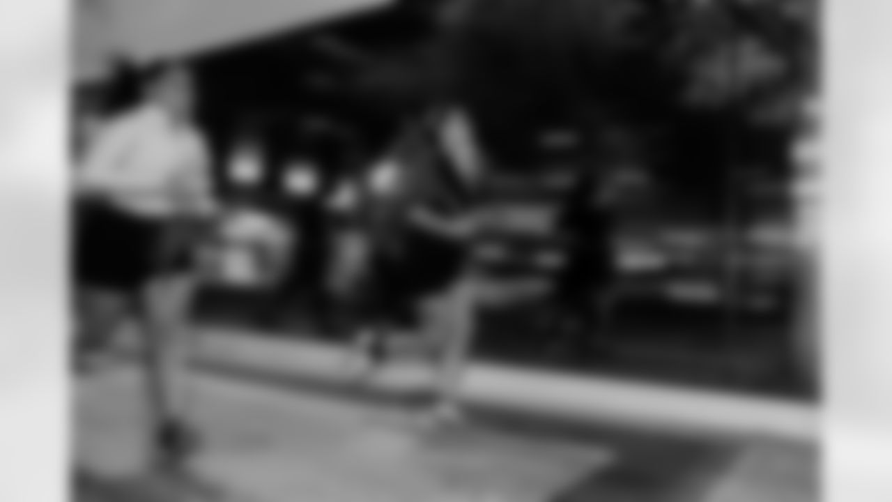 ST. PETERSBURG, FL - November 13, 2025 - Participants during "Bucs Run" Raise The Flags event with Pinellas Run Club at Park & Rec in St. Petersburg. Photo By Doug DeFelice/Tampa Bay Buccaneers