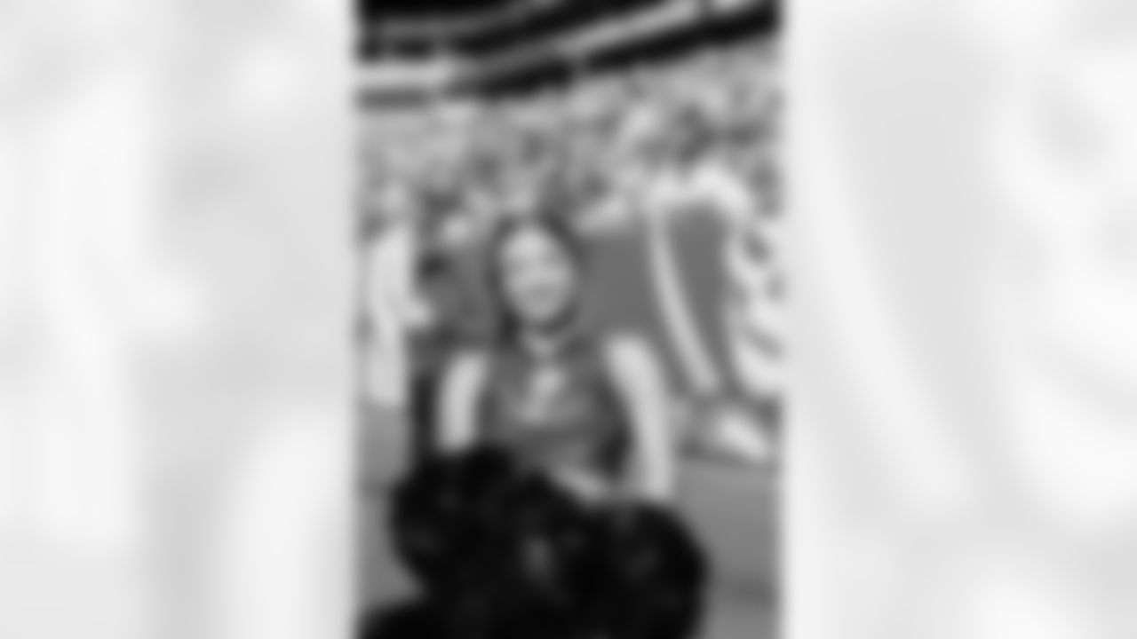 TAMPA, FL - November 30, 2025 - Tampa Bay Buccaneers Cheerleaders during the game between the Arizona Cardinals and Tampa Bay Buccaneers. The Bucs won the game, 20-17. Photo By Tori Richman/Tampa Bay Buccaneers