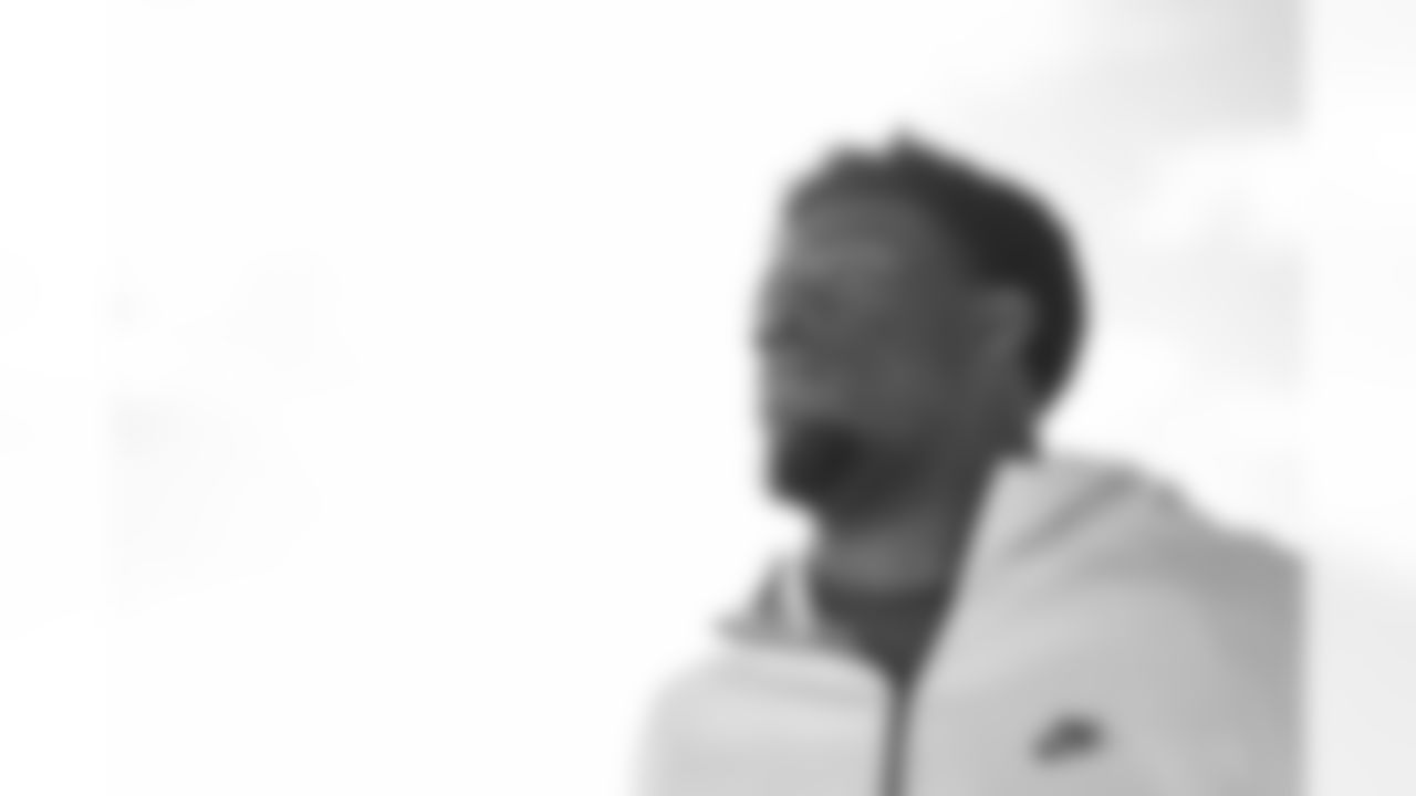 TAMPA, FL - November 22, 2025 - Defensive Lineman Elijah Roberts #95 of the Tampa Bay Buccaneers departs before the game against the Los Angeles Rams. Photo By Tori Richman/Tampa Bay Buccaneers