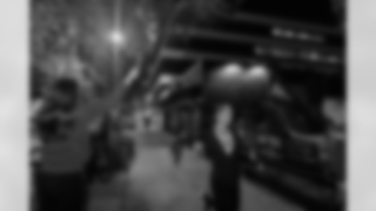 ST. PETERSBURG, FL - November 13, 2025 - Participants during "Bucs Run" Raise The Flags event with Pinellas Run Club at Park & Rec in St. Petersburg. Photo By Doug DeFelice/Tampa Bay Buccaneers