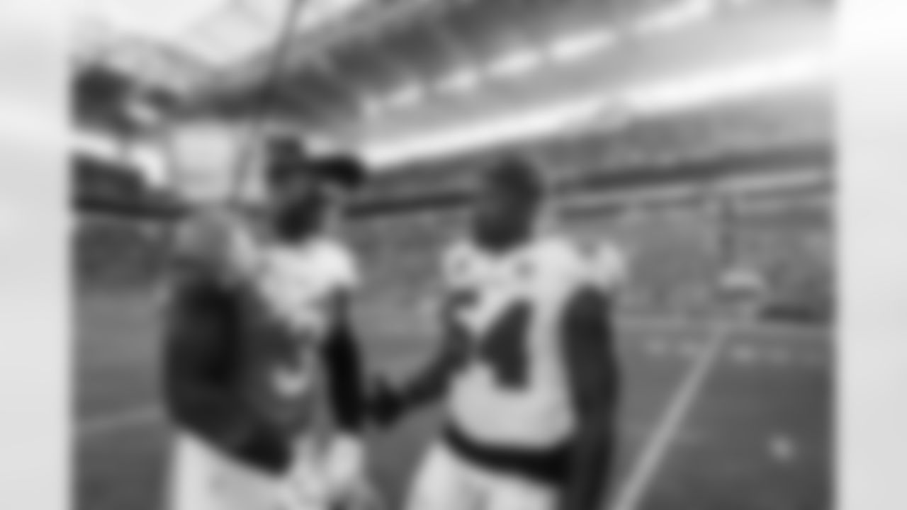 MIAMI GARDENS, FL - December 28, 2025 - Inside Linebacker Lavonte David #54 of the Tampa Bay Buccaneers after the game between the Tampa Bay Buccaneers and Miami Dolphins. The Bucs lost the game, 20-17. Photo By Tori Richman/Tampa Bay Buccaneers