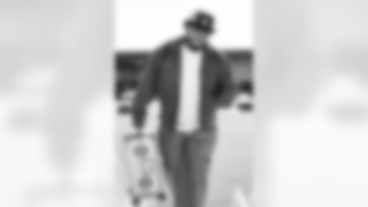 TAMPA, FL - November 15, 2025 - Defensive Tackle Vita Vea #50 of the Tampa Bay Buccaneers departs before the Bucs' game against the Buffalo Bills. Photo By Tori Richman/Tampa Bay Buccaneers