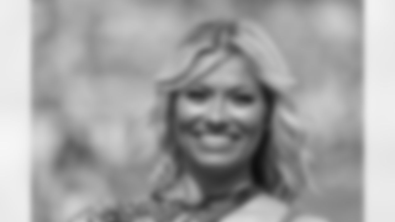 TAMPA, FL - November 09, 2025 - Tampa Bay Buccaneers Cheerleaders during the game between the New England Patriots and Tampa Bay Buccaneers. The Bucs lost the game, 28-23. Photo By Doug DeFelice/Tampa Bay Buccaneers