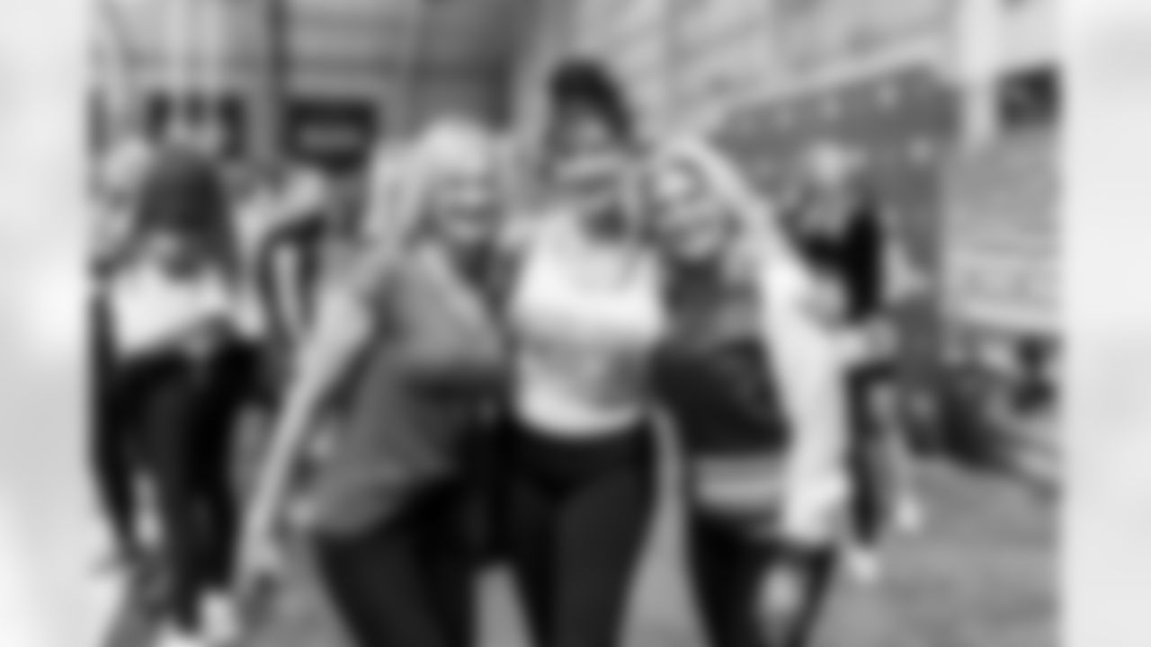 TAMPA, FL - November 19, 2025 - Tampa Bay Buccaneers Cheerleaders and Alumni during Field Rehearsal at AdventHealth Training Center. Photo By Tori Richman/Tampa Bay Buccaneers