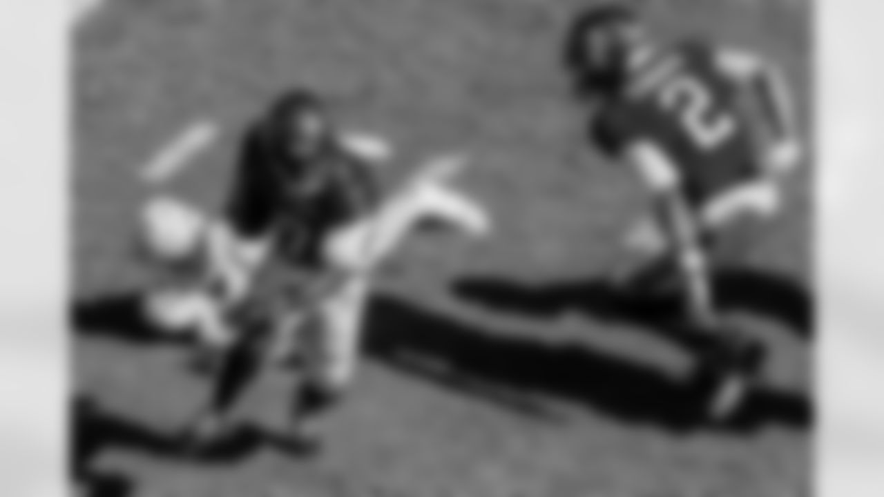 TAMPA, FL - November 30, 2025 - Running Back Bucky Irving #7 of the Tampa Bay Buccaneers during the game between the Arizona Cardinals and Tampa Bay Buccaneers. The Bucs won the game, 20-17. Photo By Mike Carlson/Tampa Bay Buccaneers