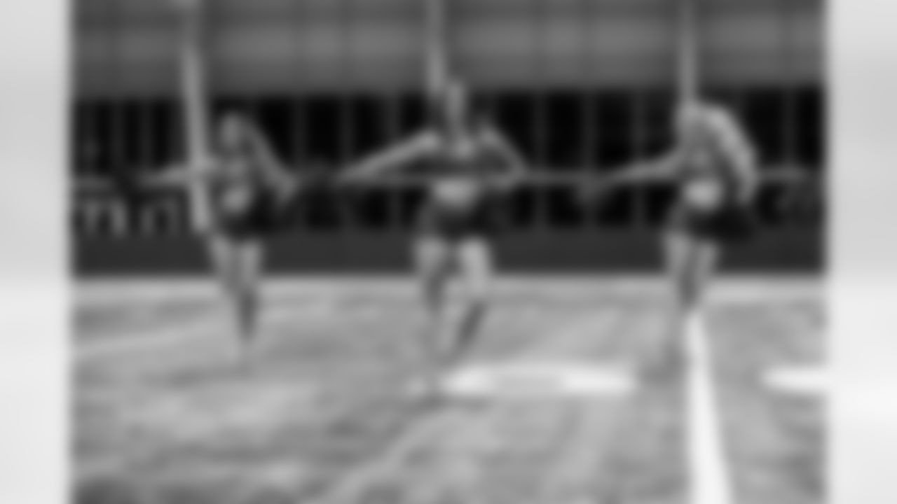 TAMPA, FL - January 02, 2026 - Tampa Bay Buccaneers Cheerleaders field rehearsal at AdventHealth Training Center. Photo By Tori Richman/Tampa Bay Buccaneers