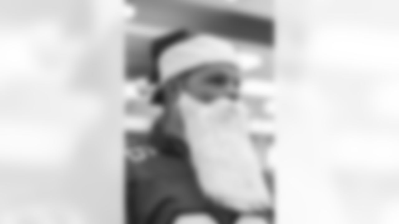 TAMPA, FL - December 15, 2025 - The Tampa Bay Buccaneers offensive line hosts the annual 'O-Line Lights Up Christmas' event providing holiday shopping sprees for local children. Photo By Kyle Zedaker/Tampa Bay Buccaneers