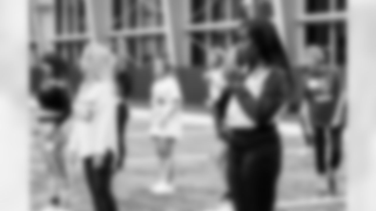 TAMPA, FL - November 19, 2025 - Tampa Bay Buccaneers Cheerleaders and Alumni during Field Rehearsal at AdventHealth Training Center. Photo By Tori Richman/Tampa Bay Buccaneers