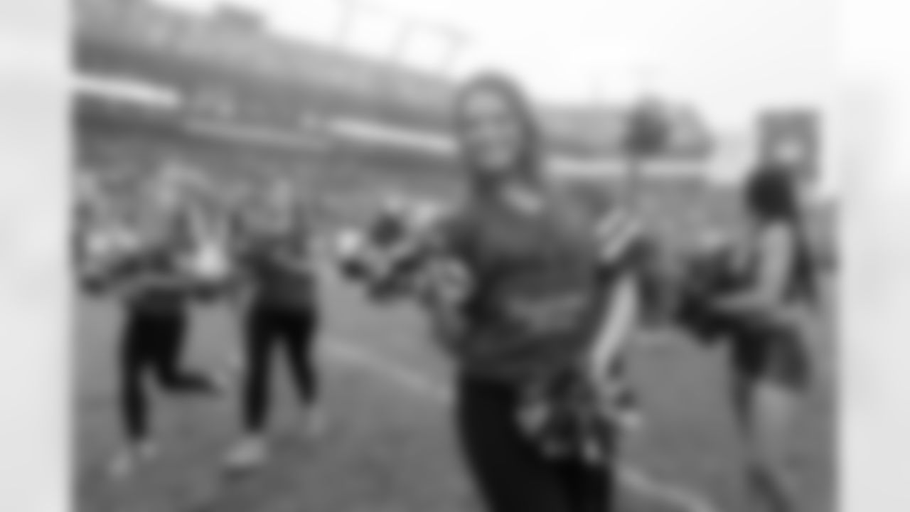 TAMPA, FL - December 07, 2025 - The Tampa Bay Buccaneers and New Orleans Saints during a regular season game at Raymond James Stadium. The Bucs lost the game, 24-20. Photo By Doug DeFelice/Tampa Bay Buccaneers