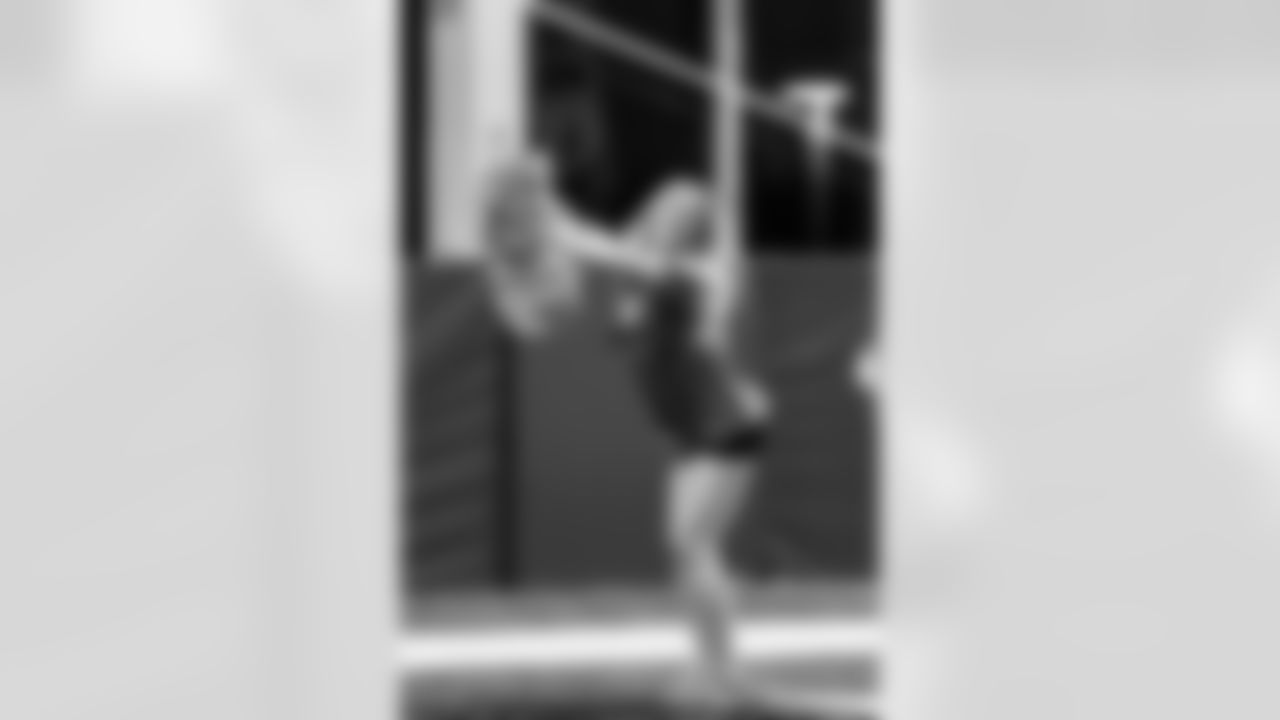 TAMPA, FL - November 06, 2025 - Tampa Bay Buccaneers Cheerleaders during Field Rehearsal at AdventHealth Training Center. Photo By Tori Richman/Tampa Bay Buccaneers