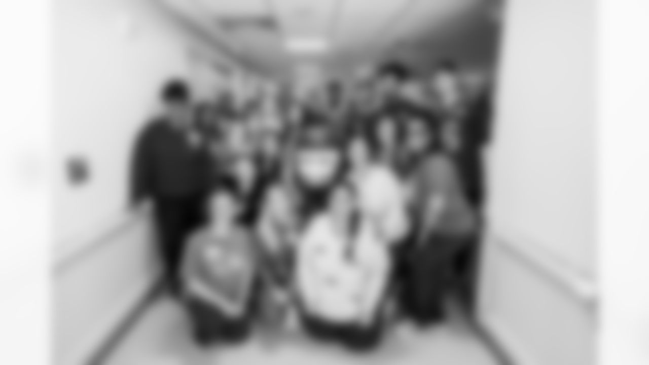 ST. PETERSBURG, FL - December 16, 2025 - Rookie Club visit to Johns Hopkins All Children's Hospital. Photo By Tori Richman/Tampa Bay Buccaneers