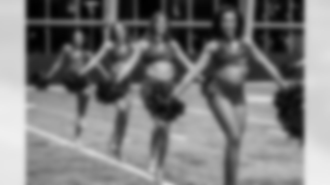 TAMPA, FL - January 02, 2026 - Tampa Bay Buccaneers Cheerleaders field rehearsal at AdventHealth Training Center. Photo By Tori Richman/Tampa Bay Buccaneers