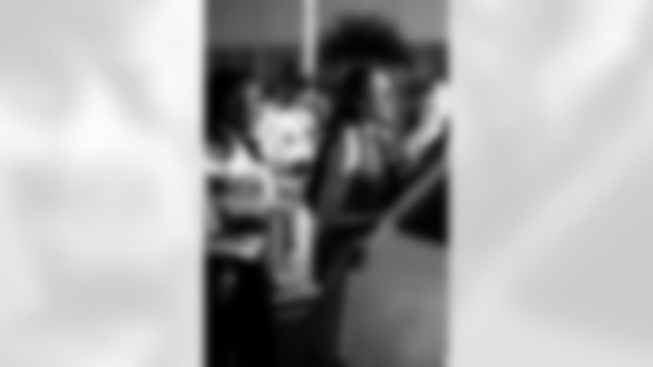 TAMPA, FL - November 25, 2025 - Tampa Bay Buccaneers Cheerleaders during Turkey Time with the O-Line. Photo By Kyle Zedaker/Tampa Bay Buccaneers