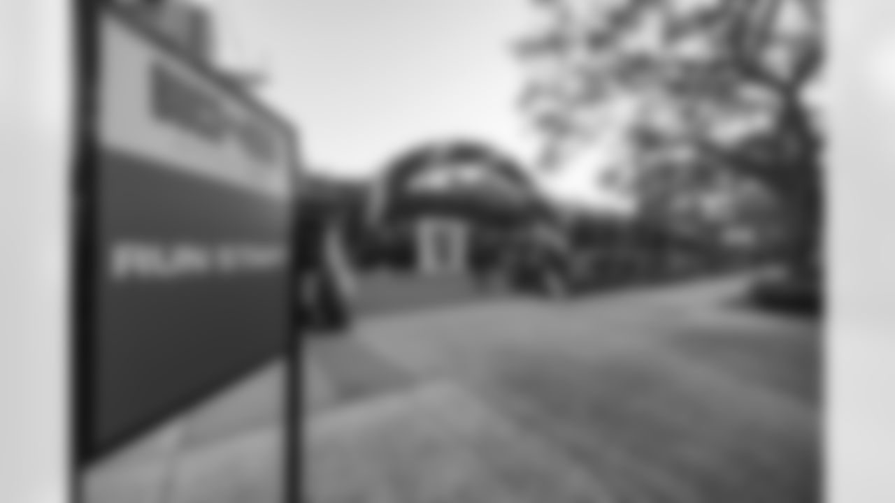 ST. PETERSBURG, FL - November 13, 2025 - "Bucs Run" Raise The Flags event with Pinellas Run Club at Park & Rec in St. Petersburg. Photo By Doug DeFelice/Tampa Bay Buccaneers