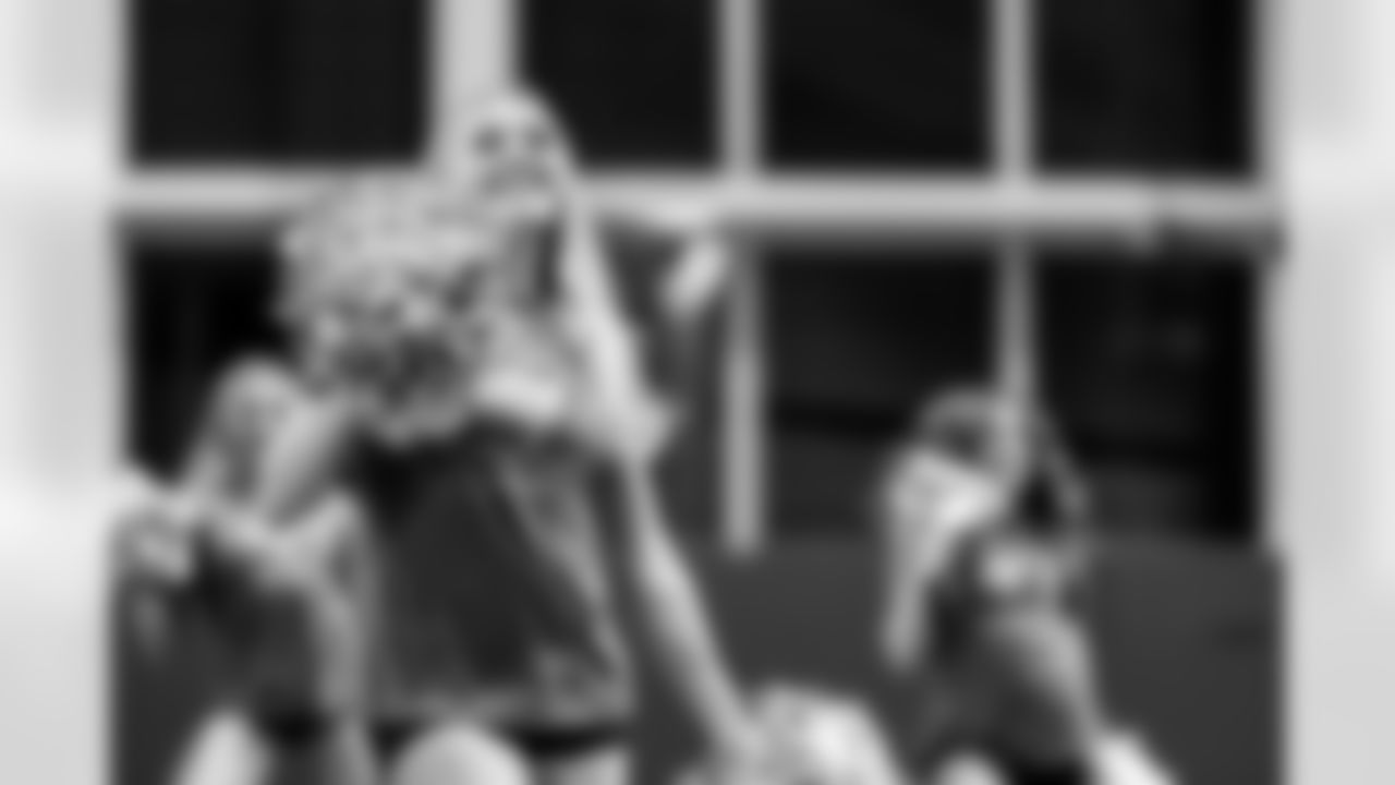 TAMPA, FL - November 06, 2025 - Tampa Bay Buccaneers Cheerleaders during Field Rehearsal at AdventHealth Training Center. Photo By Tori Richman/Tampa Bay Buccaneers