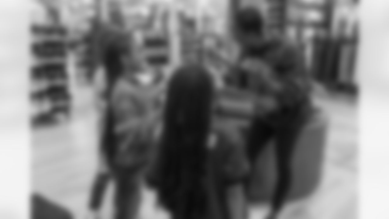 TAMPA, FL - December 16, 2025 - Antoine Winfield Jr. Holiday Shopping Spree at Dick's House of Sport International Plaza. Photo By Mike Carlson/Tampa Bay Buccaneers