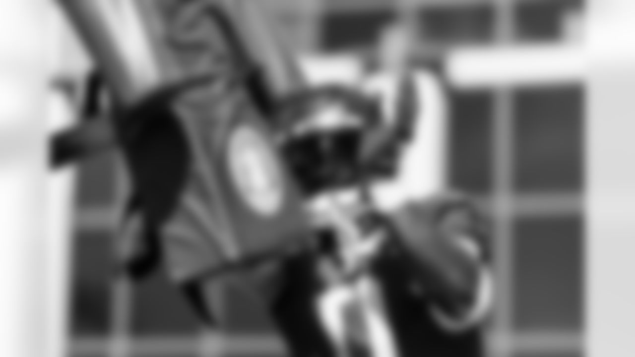 TAMPA, FL - December 17, 2025 - Week 16 practice at AdventHealth Training Center. Photo By Tori Richman/Tampa Bay Buccaneers