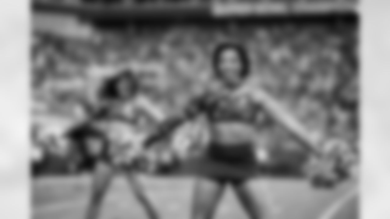 TAMPA, FL - November 09, 2025 - Tampa Bay Buccaneers Cheerleaders before the game between the New England Patriots and Tampa Bay Buccaneers. The Bucs lost the game, 28-23. Photo By Kyle Zedaker/Tampa Bay Buccaneers