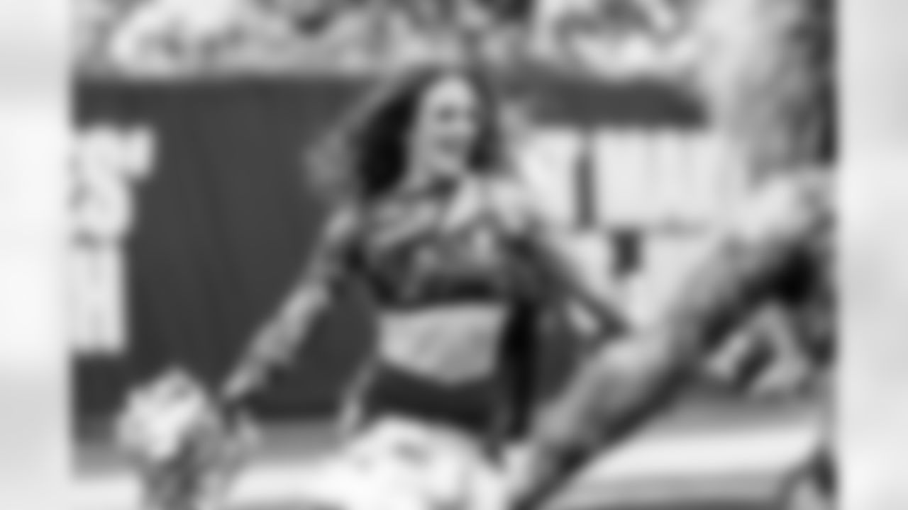 TAMPA, FL - November 09, 2025 - Tampa Bay Buccaneers Cheerleaders during the game between the New England Patriots and Tampa Bay Buccaneers. The Bucs lost the game, 28-23. Photo By Tori Richman/Tampa Bay Buccaneers