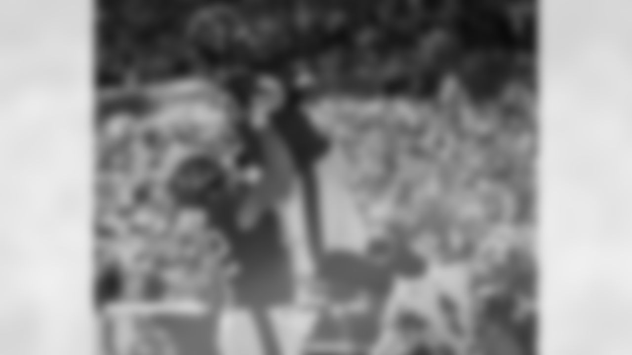 TAMPA, FL - November 30, 2025 - Center Graham Barton #62 and Tackle Tristan Wirfs #78 of the Tampa Bay Buccaneers celebrate a touchdown during the game between the Arizona Cardinals and Tampa Bay Buccaneers. The Bucs won the game, 20-17. Photo By Kyle Zedaker/Tampa Bay Buccaneers