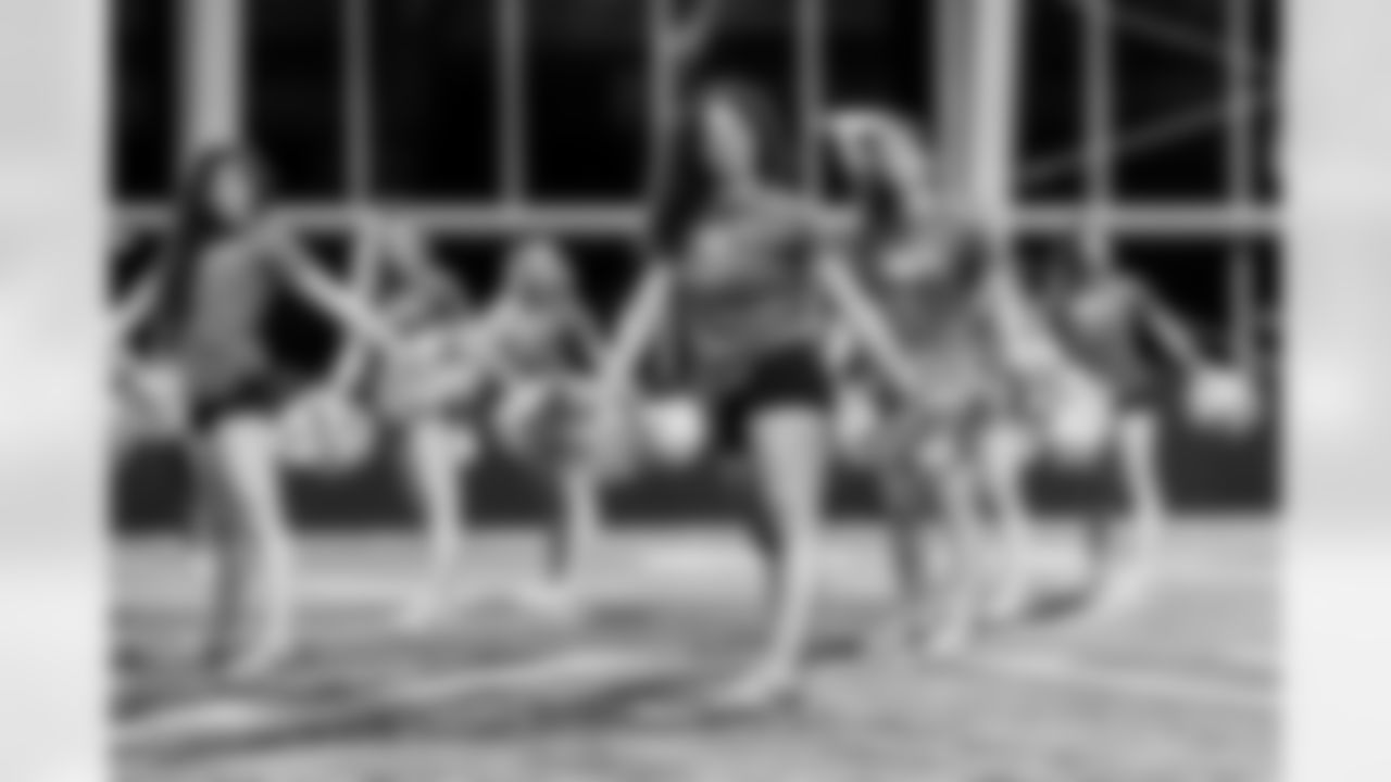 TAMPA, FL - November 06, 2025 - Tampa Bay Buccaneers Cheerleaders during Field Rehearsal at AdventHealth Training Center. Photo By Tori Richman/Tampa Bay Buccaneers