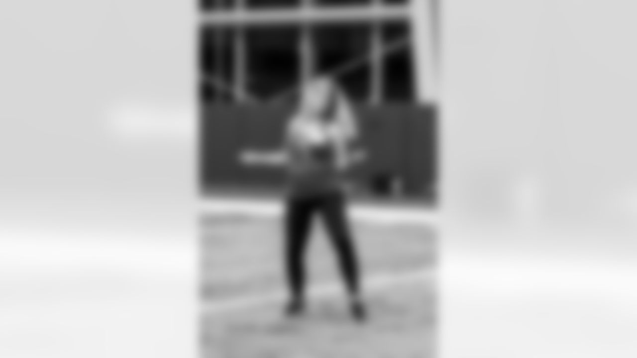 TAMPA, FL - November 19, 2025 - Tampa Bay Buccaneers Cheerleaders and Alumni during Field Rehearsal at AdventHealth Training Center. Photo By Tori Richman/Tampa Bay Buccaneers