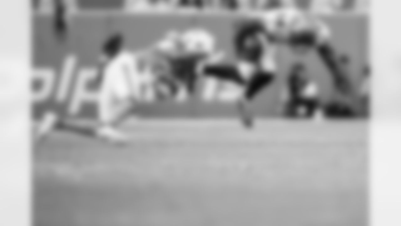 MIAMI GARDENS, FL - December 28, 2025 - Wide Receiver Chris Godwin Jr. #14 of the Tampa Bay Buccaneers during the game between the Tampa Bay Buccaneers and Miami Dolphins. The Bucs lost the game, 20-17. Photo By Kyle Zedaker/Tampa Bay Buccaneers