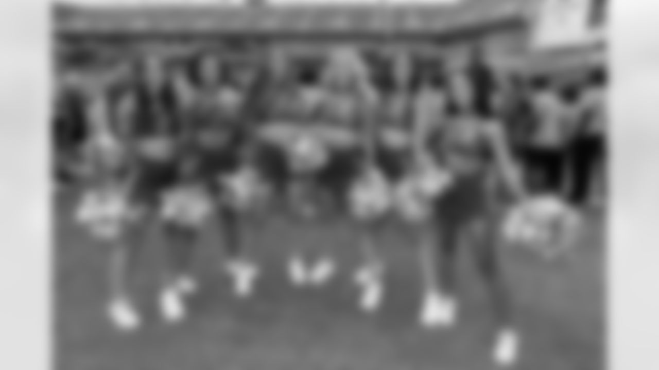 TAMPA, FL - November 09, 2025 - Tampa Bay Buccaneers Cheerleaders during the game between the New England Patriots and Tampa Bay Buccaneers. The Bucs lost the game, 28-23. Photo By Doug DeFelice/Tampa Bay Buccaneers