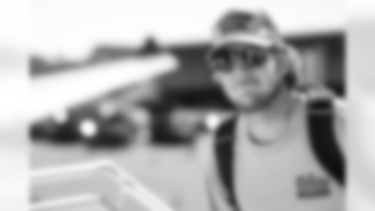 TAMPA, FL - November 15, 2025 - Punter Riley Dixon #9 of the Tampa Bay Buccaneers departs before the Bucs' game against the Buffalo Bills. Photo By Tori Richman/Tampa Bay Buccaneers