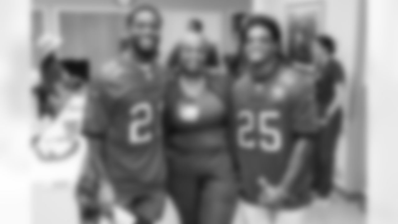 TAMPA, FL - October 14, 2025 - The Tampa Bay Buccaneers Rookie Club visits Moffitt Cancer Center. Photo By Vita Vea/Tampa Bay Buccaneers
