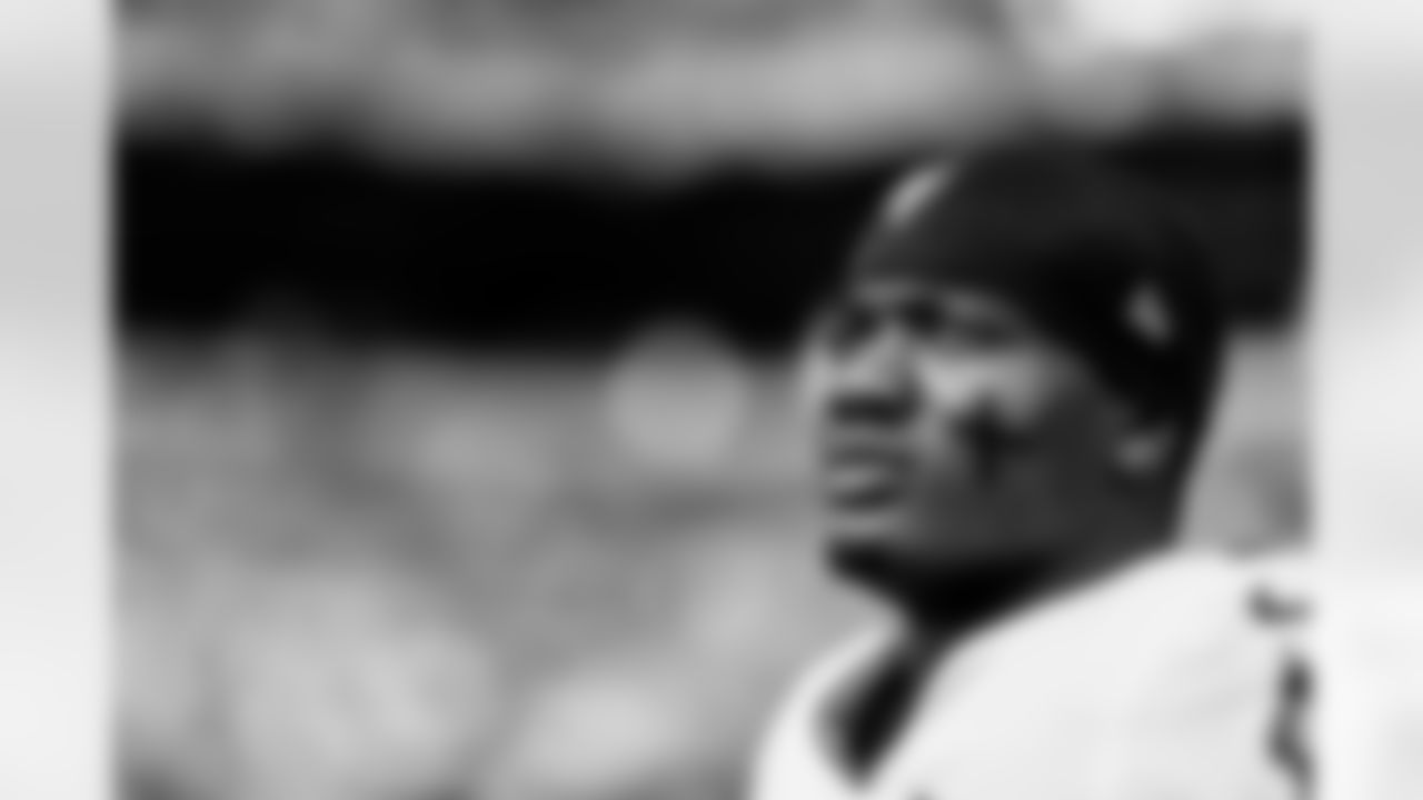 MIAMI GARDENS, FL - December 28, 2025 - Running Back Bucky Irving #7 of the Tampa Bay Buccaneers before the game between the Tampa Bay Buccaneers and Miami Dolphins. The Bucs lost the game, 20-17. Photo By Tori Richman/Tampa Bay Buccaneers