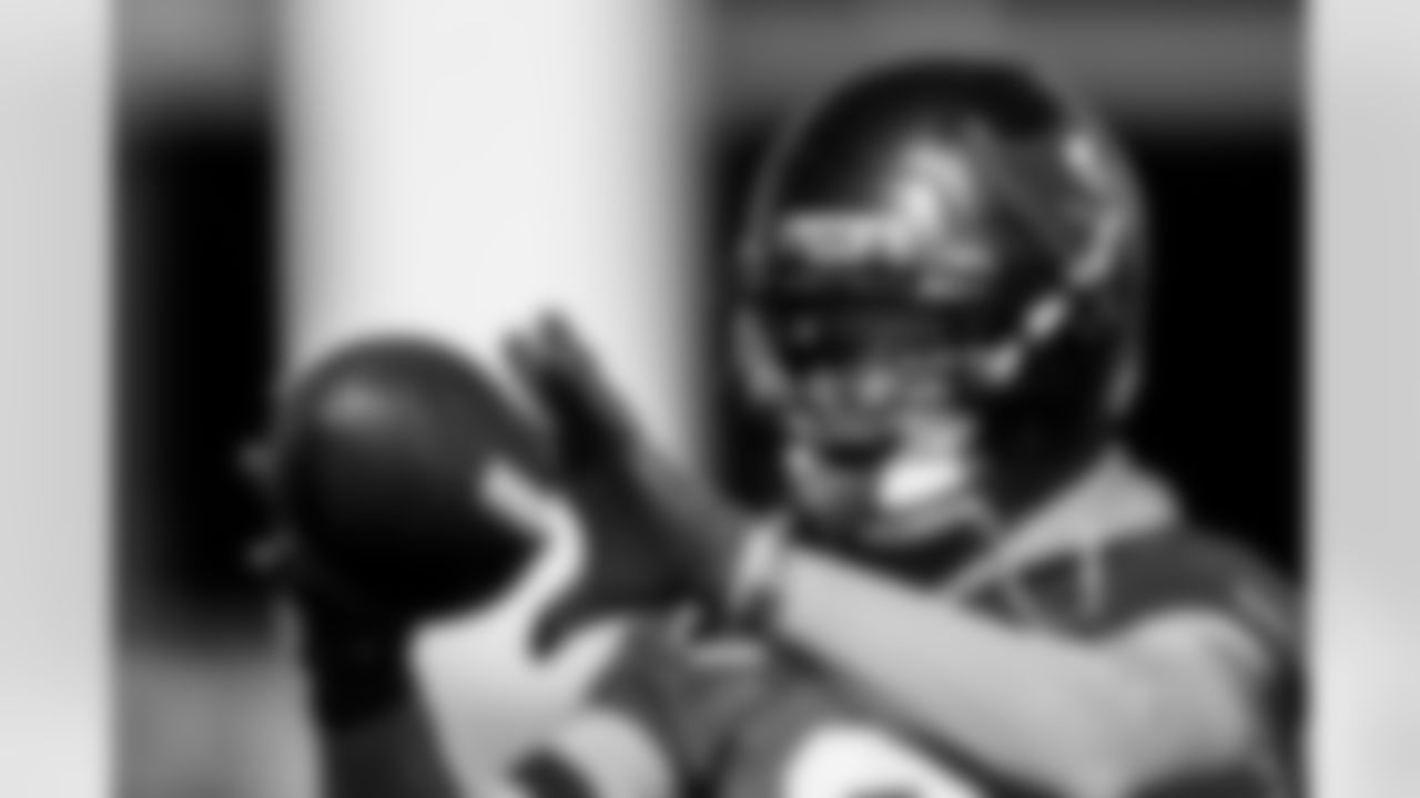 TAMPA, FL - December 31, 2025 - Week 18 Practice at AdventHealth Training Center. Photo By Tori Richman/Tampa Bay Buccaneers