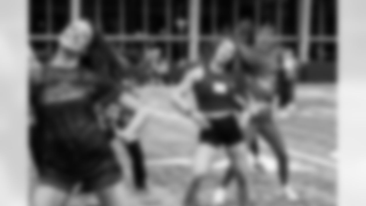 TAMPA, FL - November 19, 2025 - Tampa Bay Buccaneers Cheerleaders and Alumni during Field Rehearsal at AdventHealth Training Center. Photo By Tori Richman/Tampa Bay Buccaneers