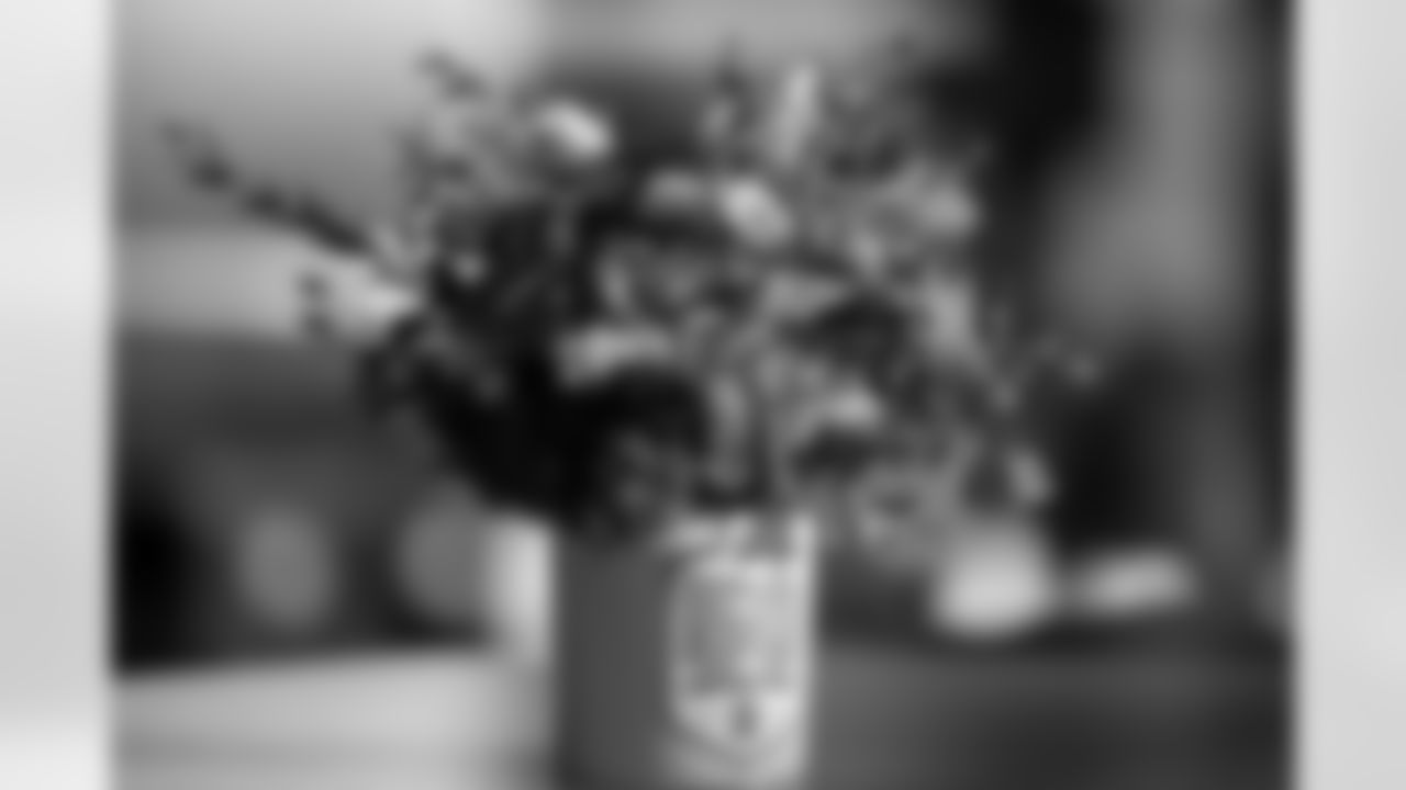 TAMPA, FL - December 11, 2025 - The 1976 Tampa Bay Buccaneers team reunion in the Hyundai Club at Raymond James Stadium. Photo By Mike Carlson/Tampa Bay Buccaneers