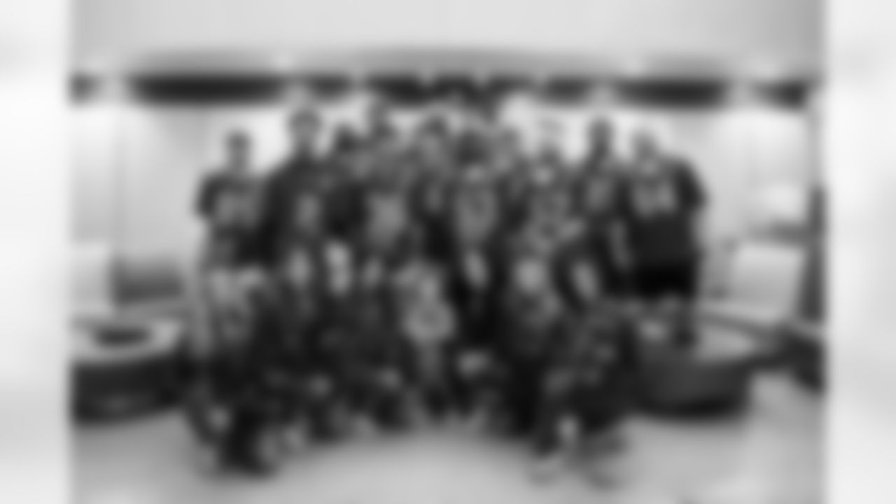 ST. PETERSBURG, FL - December 16, 2025 - Rookie Club visit to Johns Hopkins All Children's Hospital. Photo By Tori Richman/Tampa Bay Buccaneers