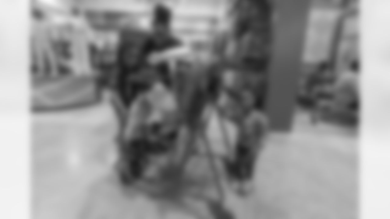 TAMPA, FL - December 16, 2025 - Antoine Winfield Jr. Holiday Shopping Spree at Dick's House of Sport International Plaza. Photo By Mike Carlson/Tampa Bay Buccaneers