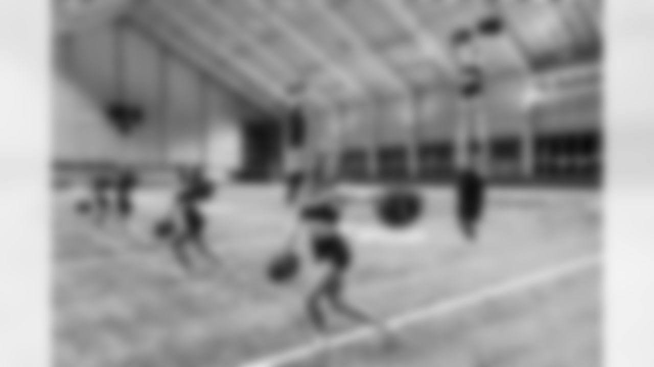 TAMPA, FL - November 20, 2025 - Tampa Bay Buccaneers Cheerleaders during Field Rehearsal at AdventHealth Training Center. Photo By Tori Richman/Tampa Bay Buccaneers