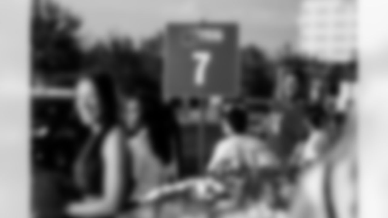 TAMPA, FL - November 25, 2025 - Tackle Tyler McLellan #74 of the Tampa Bay Buccaneers during Turkey Time with the O-Line. Photo By Kyle Zedaker/Tampa Bay Buccaneers