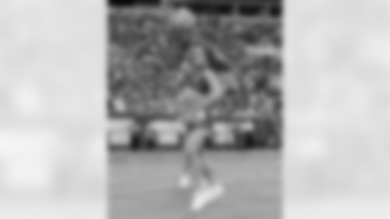 TAMPA, FL - November 09, 2025 - Tampa Bay Buccaneers Cheerleaders during the game between the New England Patriots and Tampa Bay Buccaneers. The Bucs lost the game, 28-23. Photo By Doug DeFelice/Tampa Bay Buccaneers