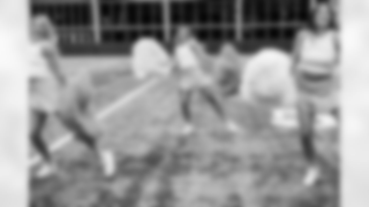 TAMPA, FL - December 09, 2025 - Tampa Bay Buccaneers Cheerleaders during Field Rehearsal at AdventHealth Training Center. Photo By Tori Richman/Tampa Bay Buccaneers