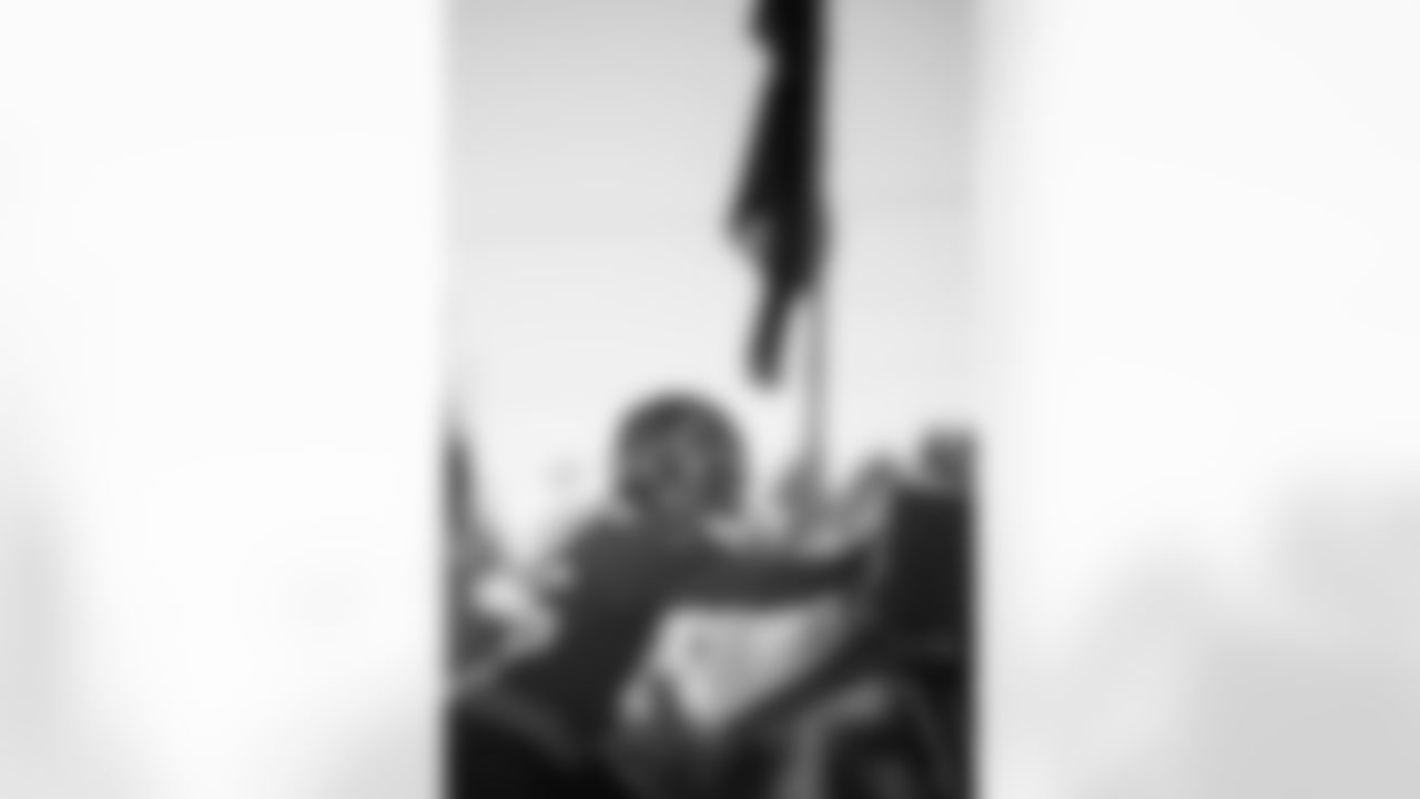 TAMPA, FL - December 24, 2025 - Linebacker Deion Jones #45 of the Tampa Bay Buccaneers during practice at AdventHealth Training Center. Photo By Kyle Zedaker/Tampa Bay Buccaneers