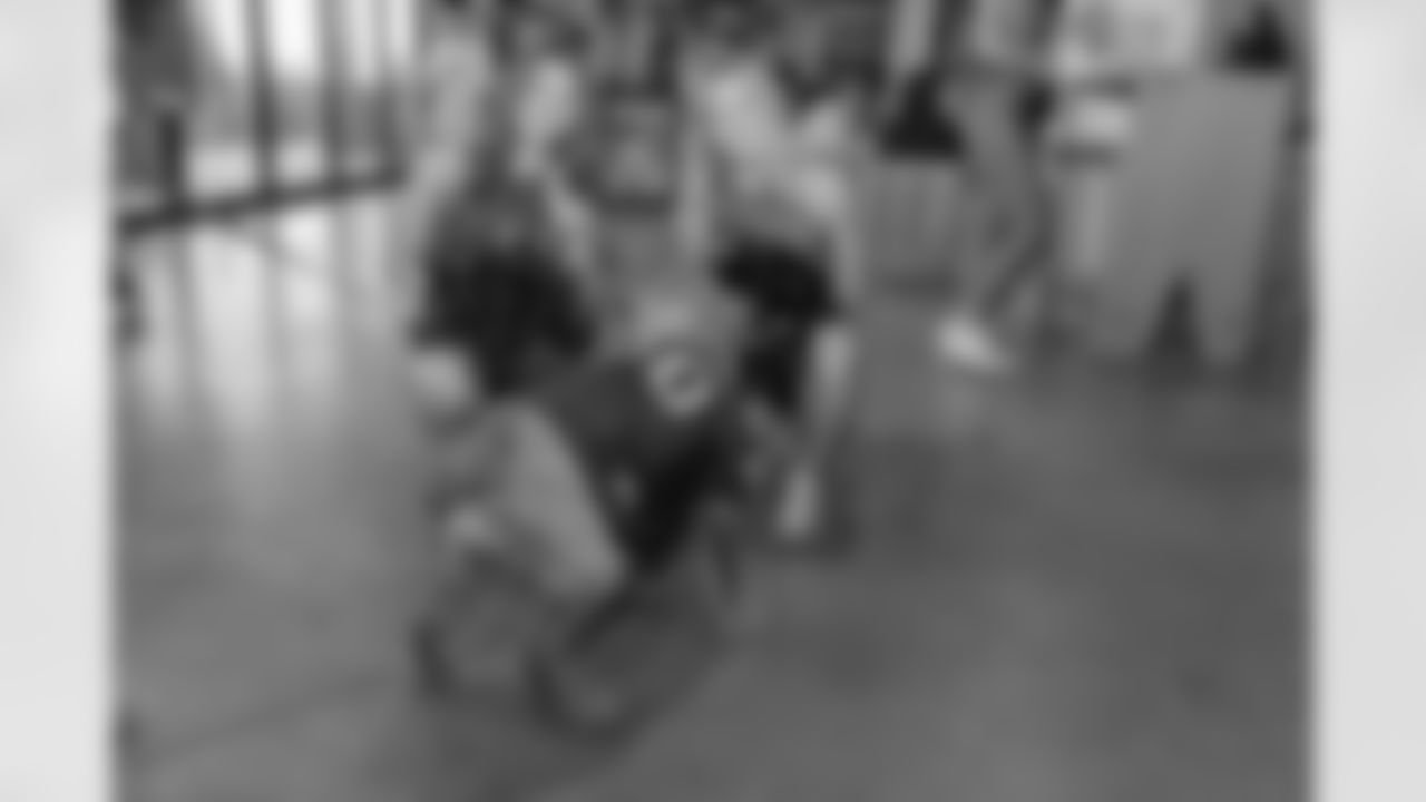 TAMPA, FL - December 06, 2025 - Tampa Bay Buccaneers Cheerleaders during the She is Football Bayshore Walk: Raise The Flags event with Bayshore Breakfast Club and Tampa Girls Social & Wellness at Hyde House Public Studio. Photo By Mike Carlson/Tampa Bay Buccaneers