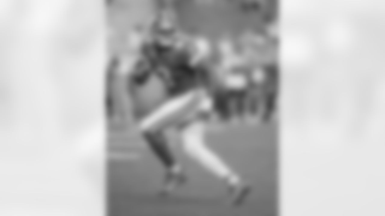 Clemson defensive end T.J. Parker (3) plays against Syracuse in the second half of an NCAA college football game Saturday, Sept. 20, 2025, in Clemson, S.C. (AP Photo/Jacob Kupferman)