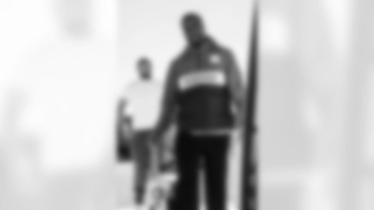 TAMPA, FL - November 15, 2025 - Inside Linebacker Lavonte David #54 of the Tampa Bay Buccaneers departs before the Bucs' game against the Buffalo Bills. Photo By Tori Richman/Tampa Bay Buccaneers